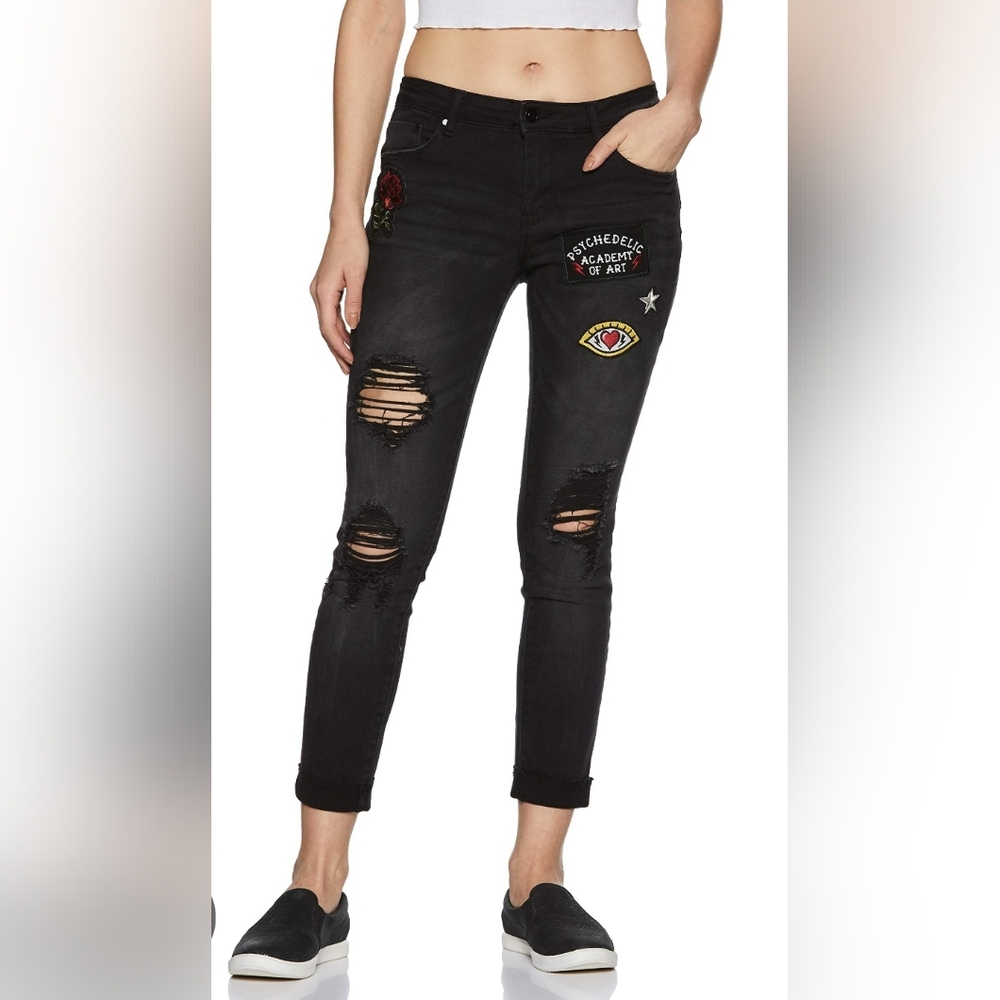126. NWT - Forever 21 Patch Mid Rise Crop Distressed Jeans